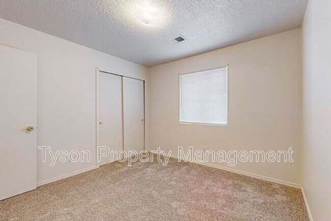 Building Photo - 1817 Sierra Norte Loop NE