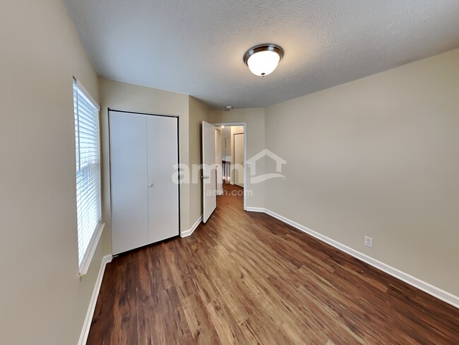 Building Photo - 1212 Wembley Dr