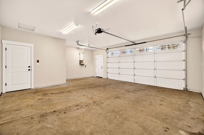 Building Photo - 3-bedroom, 2-bathroom home nestled in the ...