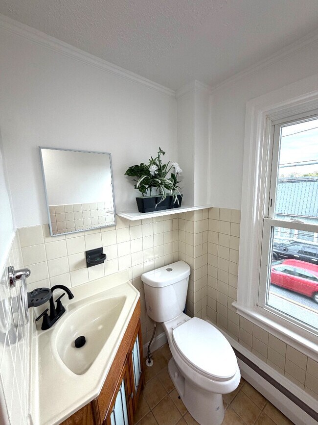 Building Photo - 607 Salem Ave