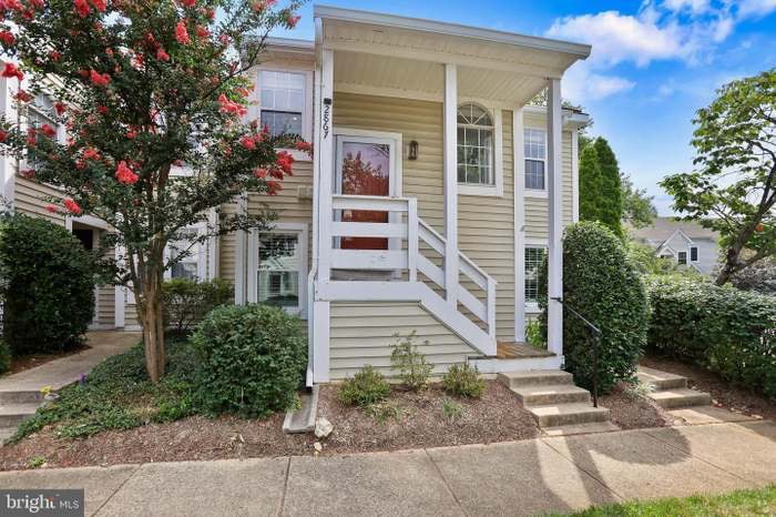 Primary Photo - 2867 Yarling Ct