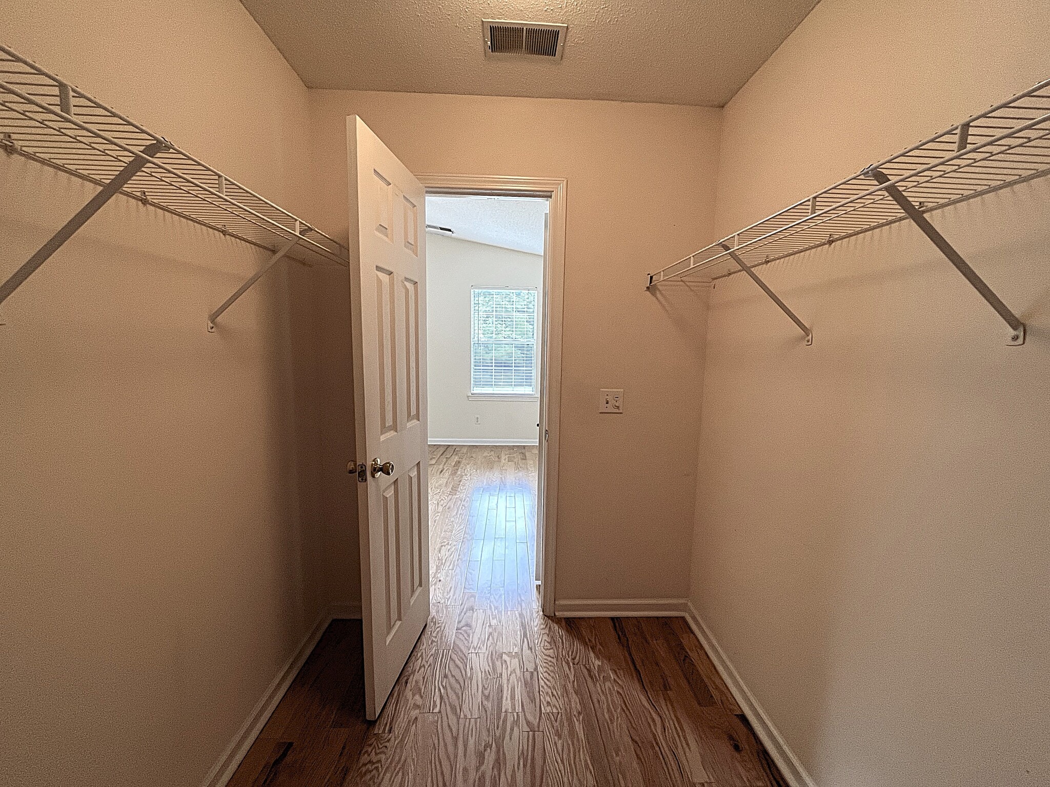 Building Photo - 485 Live Oak Walk