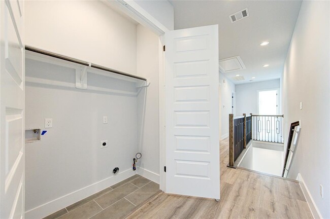 Building Photo - 3714 Mainer St