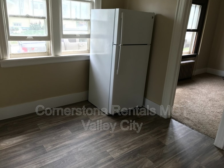 Building Photo - 264 College St SE