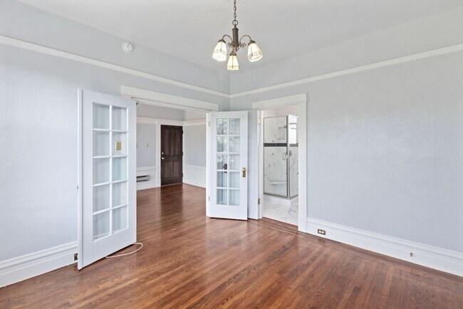Building Photo - Lower Haight: Remodeled Top Floor 1 Bed 1 Bath near Duboce Park