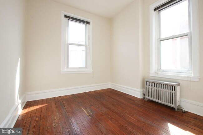Building Photo - 832 Mercer St