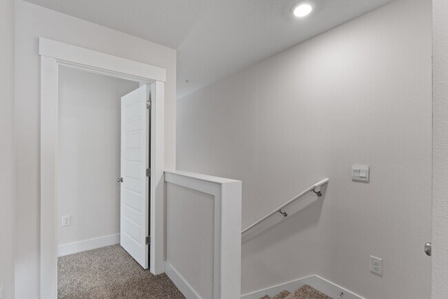 Building Photo - 9483 Nature Crk Cir