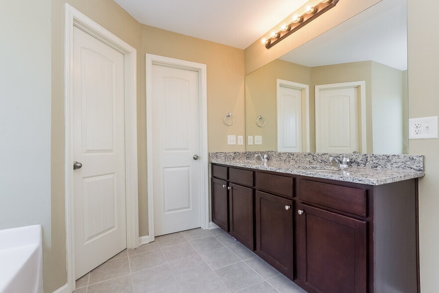 Building Photo - 40 Hamil Ct NW