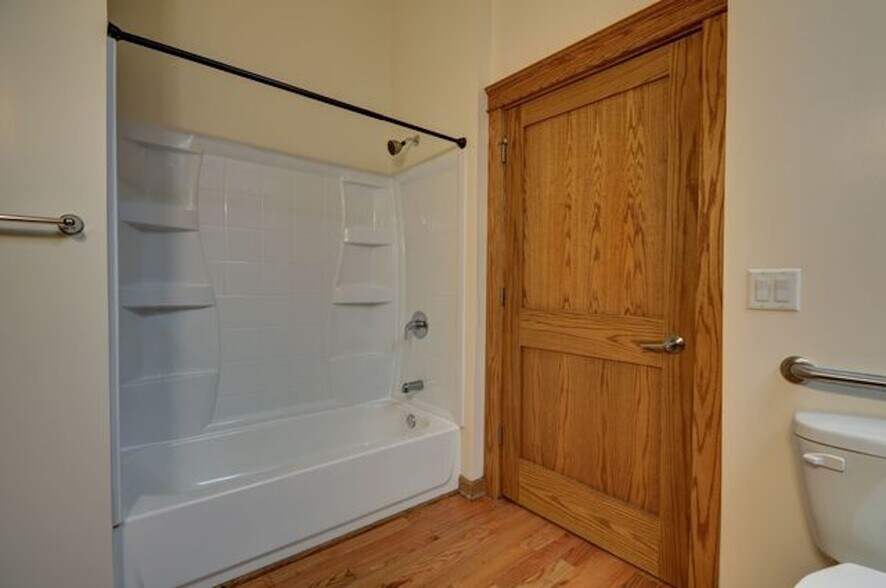 Building Photo - 123 N Jefferson St