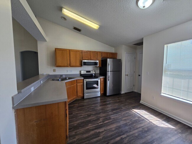 Building Photo - Westchase Manor – 3/2 SF Home Voucher Prog...