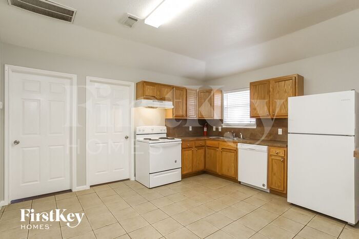 Building Photo - 10419 Royal York Dr