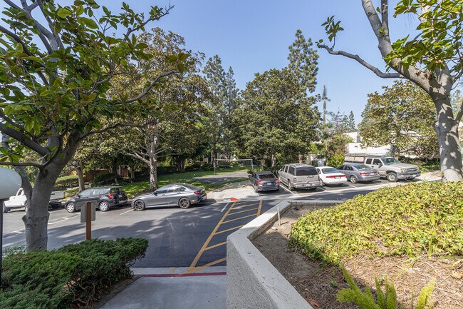 Building Photo - 11260 Overland Ave