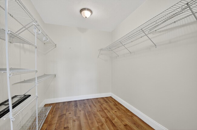Building Photo - 422 W Ocean Ave