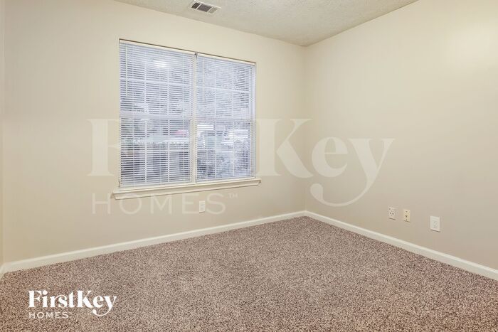 Building Photo - 916 Maple Leaf Ridge
