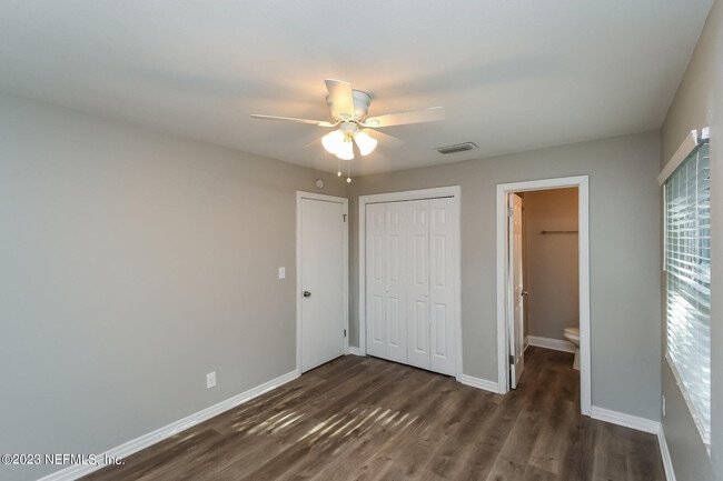 Building Photo - 5742 Norde Dr W