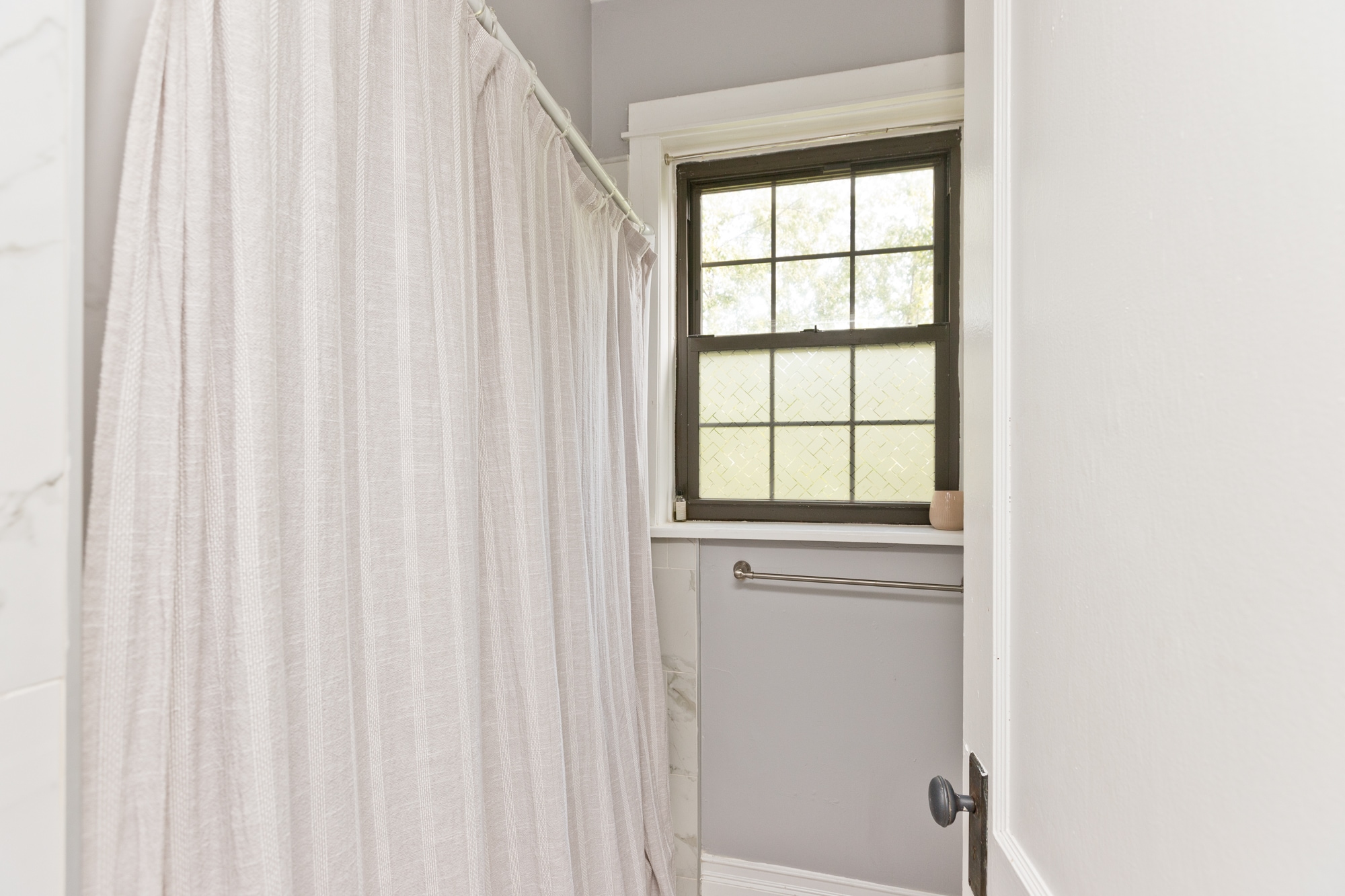 Building Photo - 3253 N Kenmore Ave