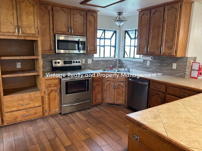 Building Photo - Available Soon!! Extra Big 5 Bedroom Country Home That You Have To See!!!