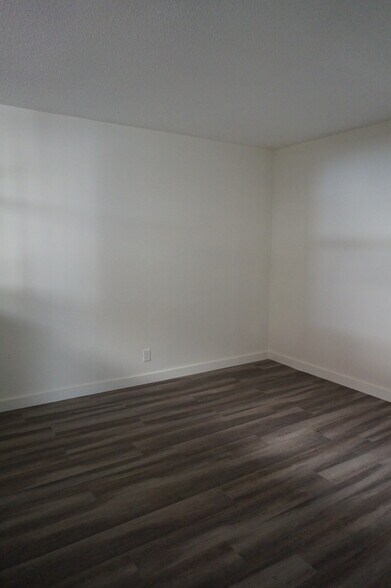 Secondary Bedroom - 408 NW 68th Ave