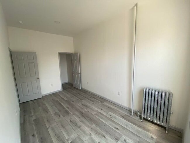 Building Photo - 124 Winfield Ave