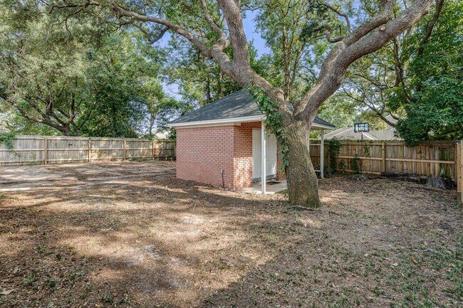 Building Photo - Beautifully Updated Home in Navarre!