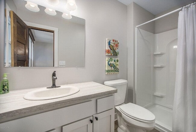 Building Photo - 25 E 16th St