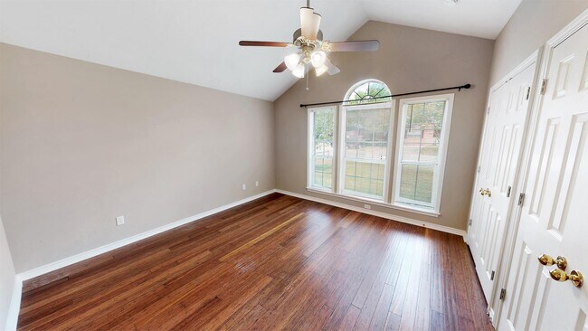 Building Photo - 1124 Carolina St