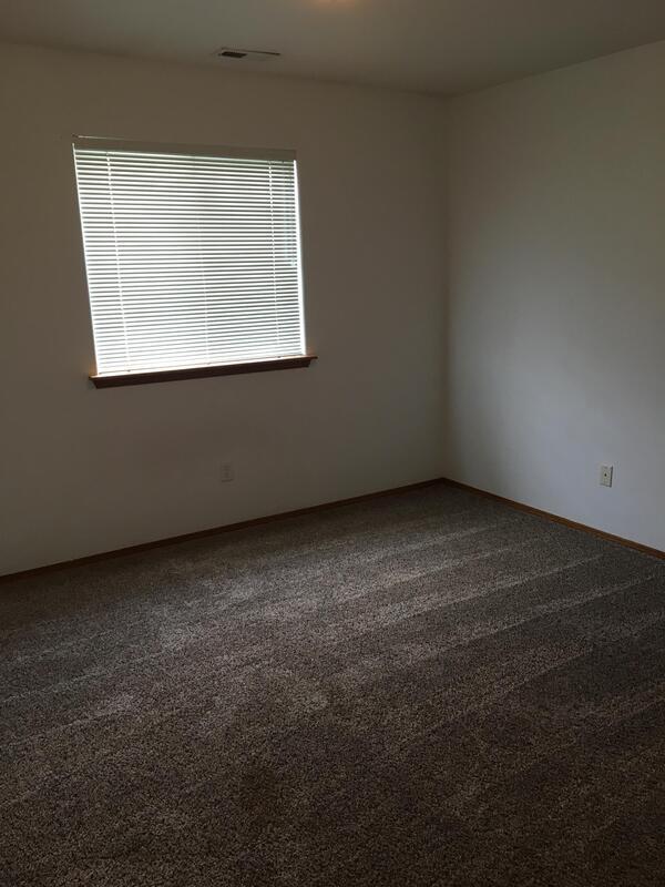 Building Photo - 1330 D S Skyline Dr