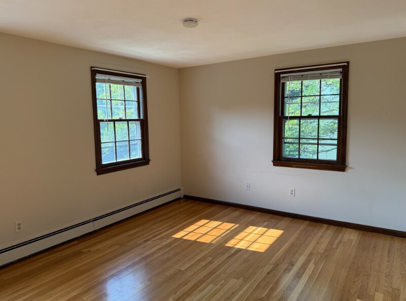 Building Photo - 17 Circle Rd