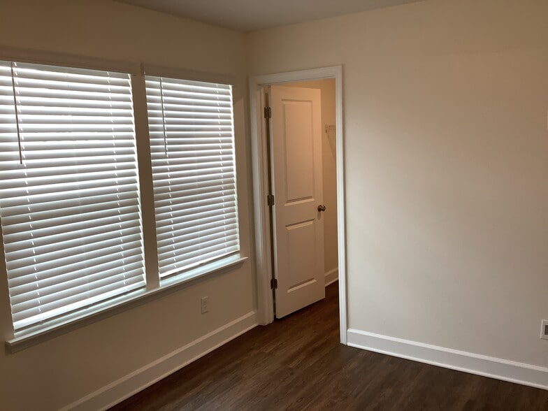 Building Photo - 10327 Watercrest Ct