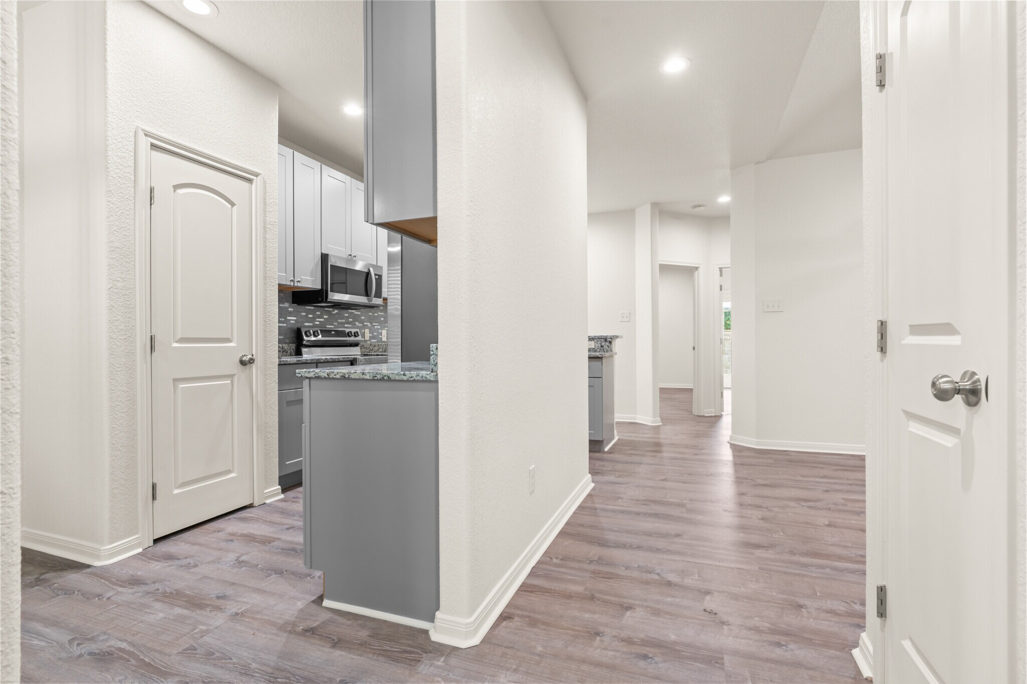 Building Photo - 525 E Spring Valley Rd