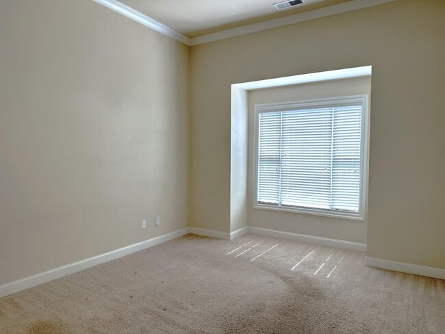 Building Photo - 7940 Pierpoint Ln