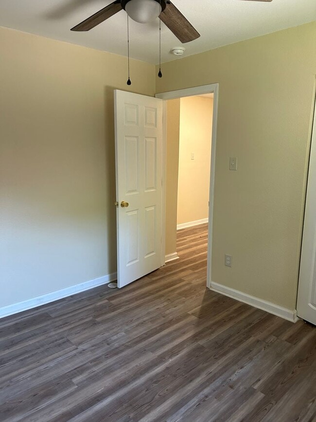 Building Photo - 4 Bedroom 2 bathroom  and 2 car garage home in Sherwood.