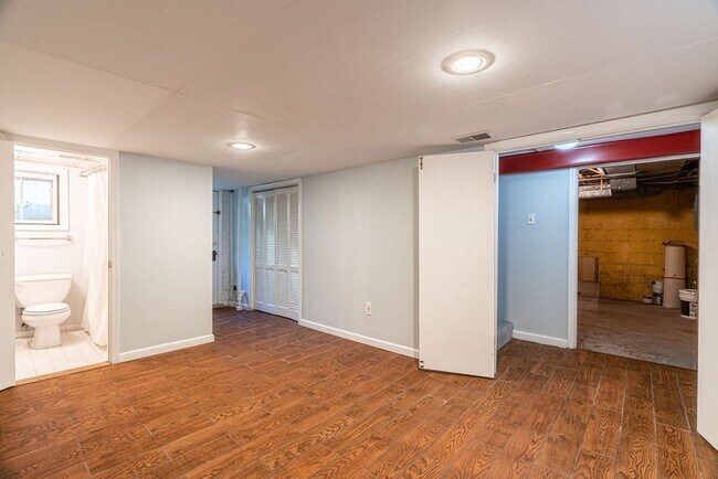 Building Photo - Charming 3 Bedroom Colonial Home in Bethesda