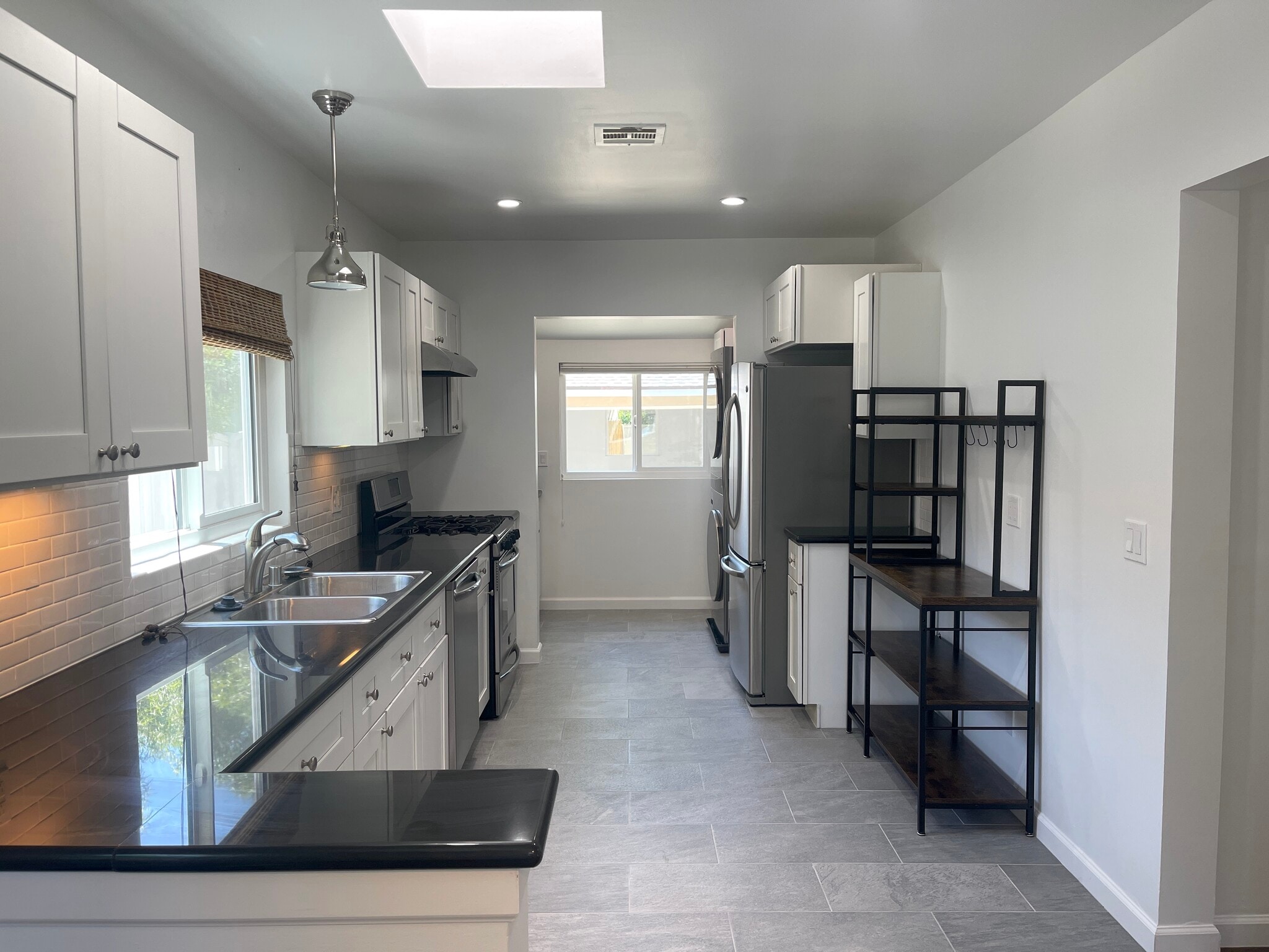 Stainless steal appliances - 5457 Beck Ave