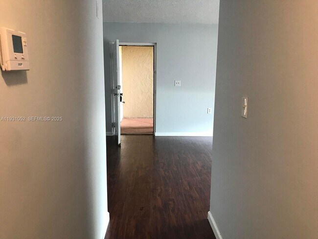 Building Photo - 1133 N Benoist Farms Rd