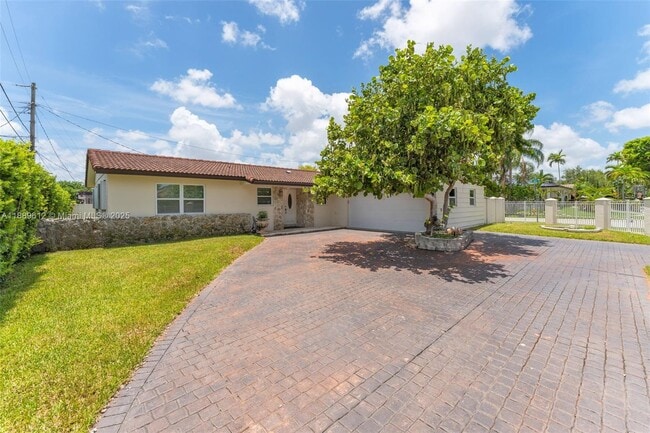 Building Photo - 4400 SW 89th Ave