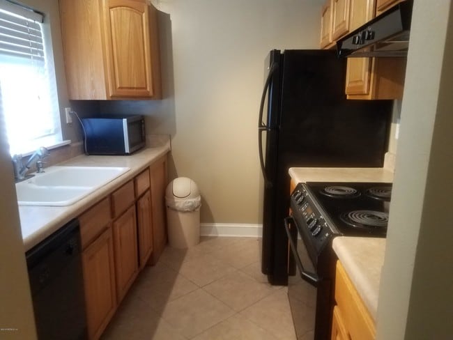 Building Photo - 2043 Dunsford Terrace