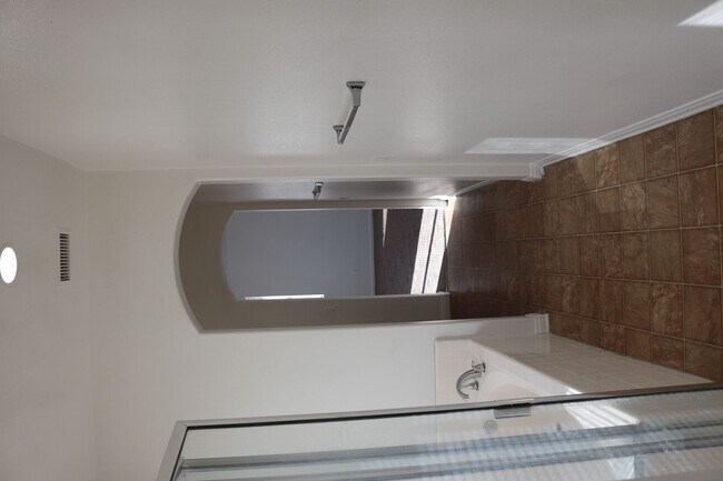 Building Photo - Spacious 4-Bedroom Home in North Fontana –...