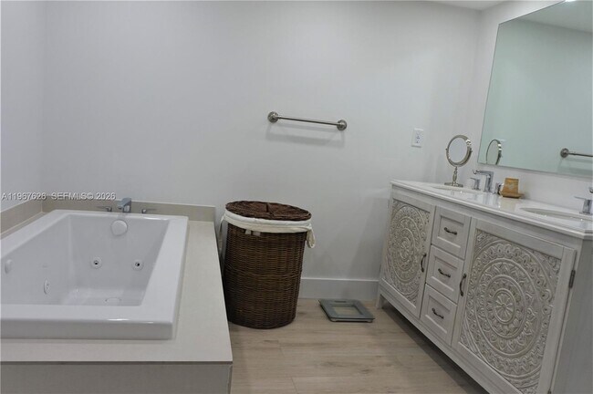 Building Photo - 210 Seaview Dr