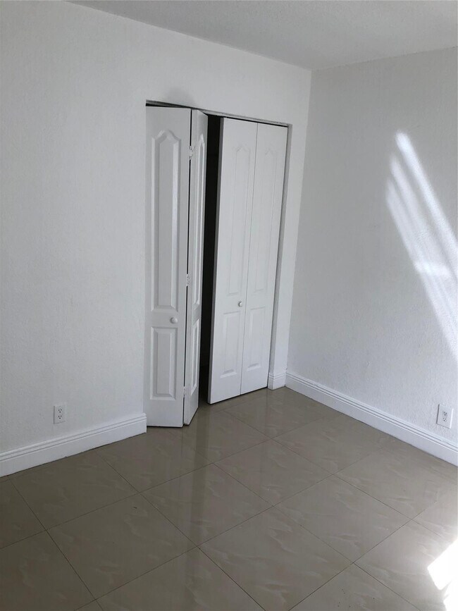 Building Photo - 110 SE 2nd St