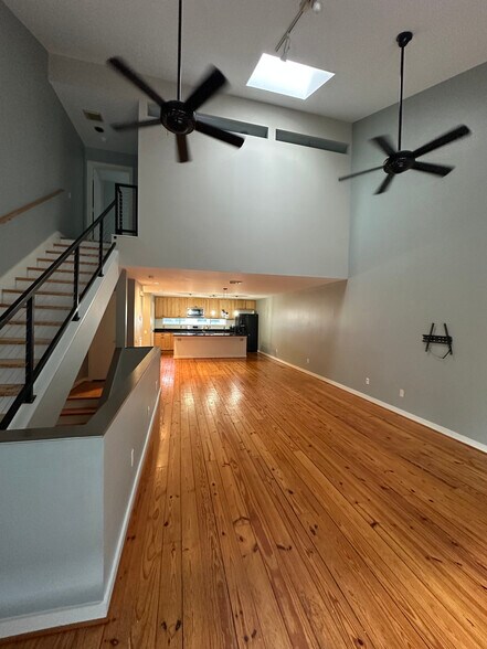 Building Photo - 918 Ruthven St