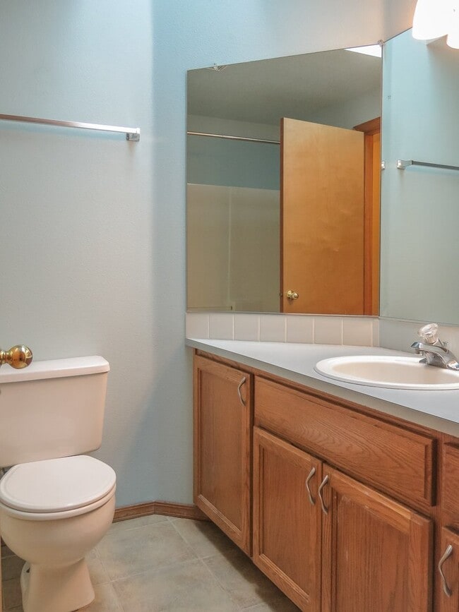 Building Photo - Charming 3 bedroom 2 bathroom home availab...