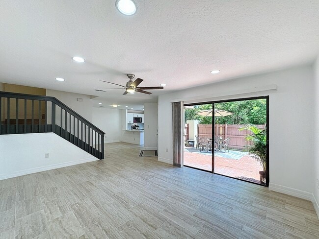 Building Photo - 2577 S Park Ave