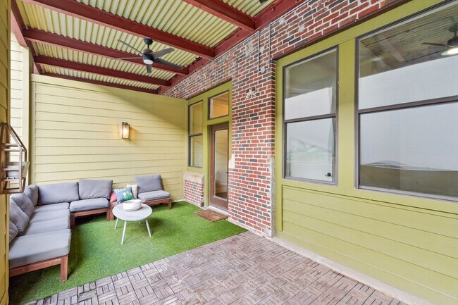 Building Photo - Modern Industrial Loft in the Heart of EADO!