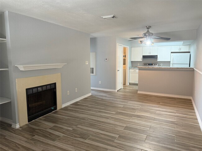 Building Photo - 2626 Holly Hall St