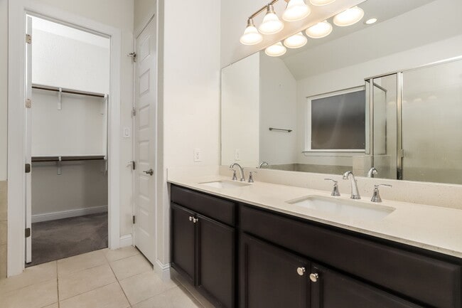 Building Photo - Amazing home ready to move in!