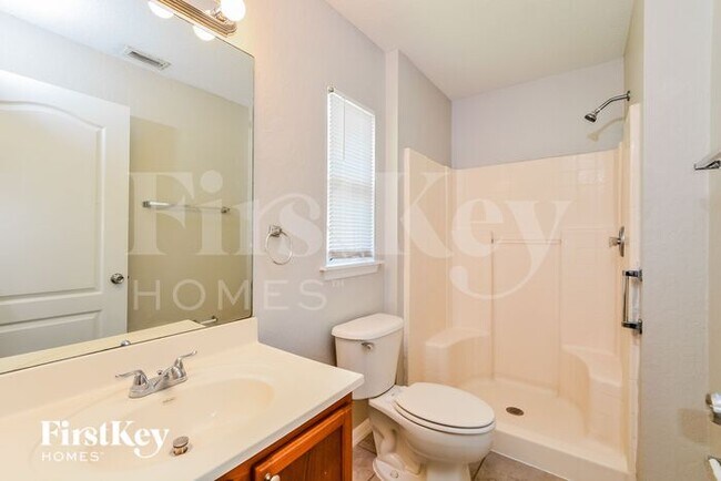 Building Photo - 2657 Bentley Dr