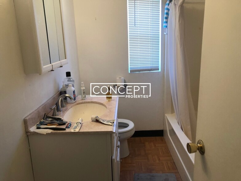 Building Photo - 87 Sheridan St