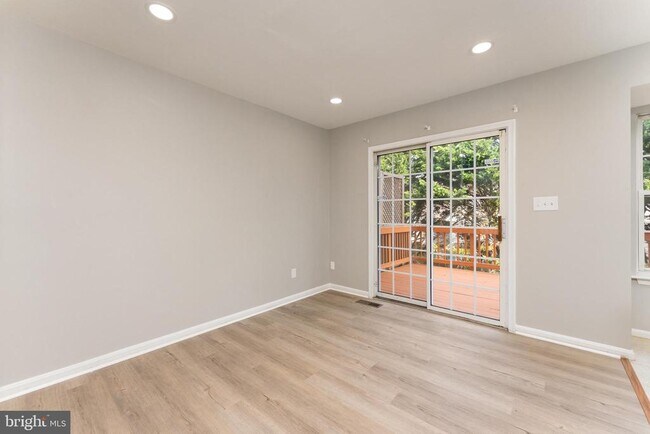 Building Photo - 4869 Benecia Ln