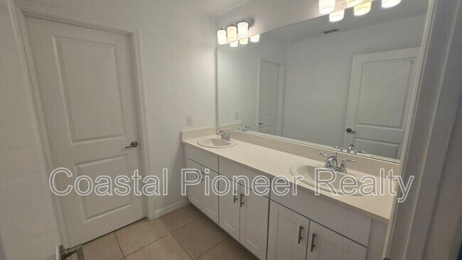 Building Photo - 233 Aquamarine Ln